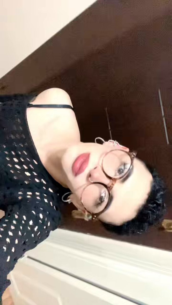 Kim dudağımı yalamak ister
