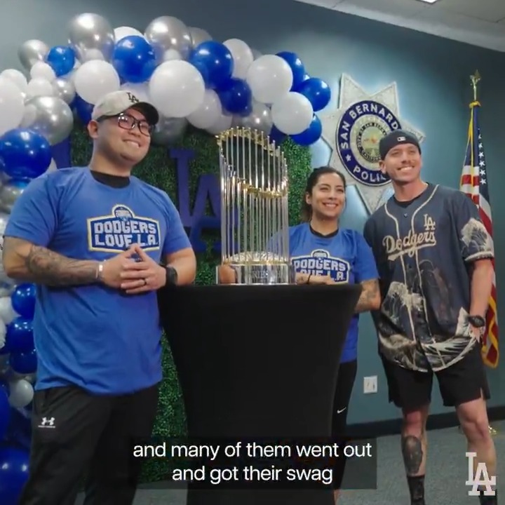 Steve Yeager continued the #DodgersLoveLA Community Tour presented by Bank of America by stopping at a special appreciation lunch with the World Series trophy for the San Bernardino Police Department.