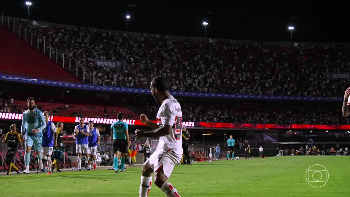 O gol de Danielzinho. São Paulo 2x1 Flamengo. 🎥 TV Globo | ge