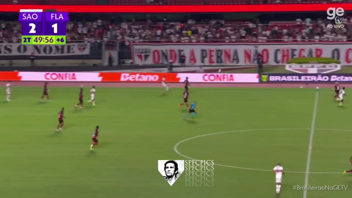 Oque eu xinguei o Cedric neste lance não esta escrito! Jogo acabando , era só levar para linha de fundo e segurar o jogo. Na sequência, quase Flamengo empatou.