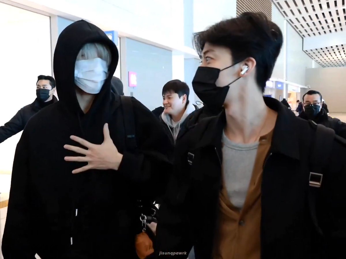 📹 jisung-ssi is also.... going to act now 🐰🐱 pardon?! 📹 jisung acting... ji daese~ 🐹 *bows* 🐰🐱 (they said) you're going to act right~ 🐹 🙂‍↕️🙂‍↕️🙂‍↕️ my throat.... 🐰🐱 fighting!! ✊🏻
