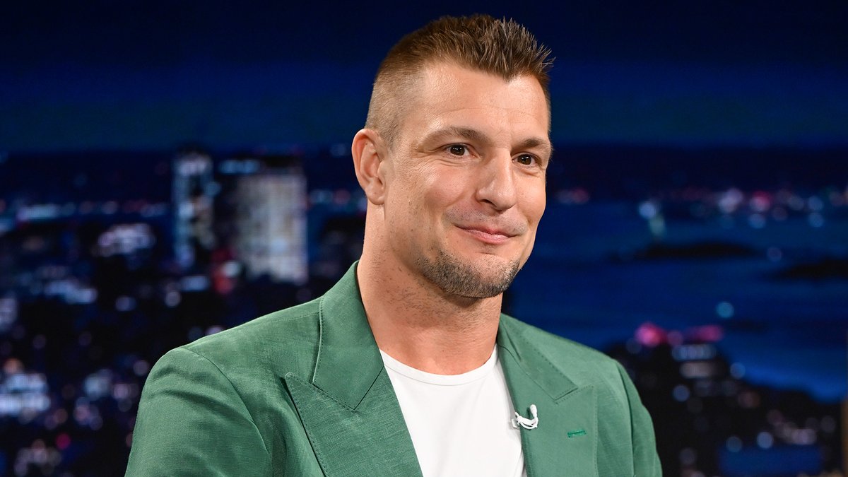 .Rob Gronkowski predicts if the Seattle Seahawks or the New England Patriots will win #SuperBowlLX after being wrong three years in a row 🤣 #FallonTonight #SBLX