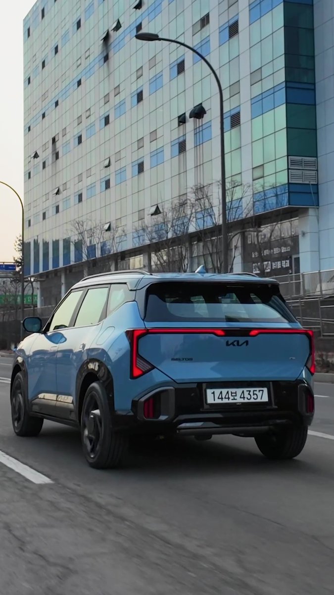 The all-new Kia Seltos on the road. Captured during everyday driving scenes.