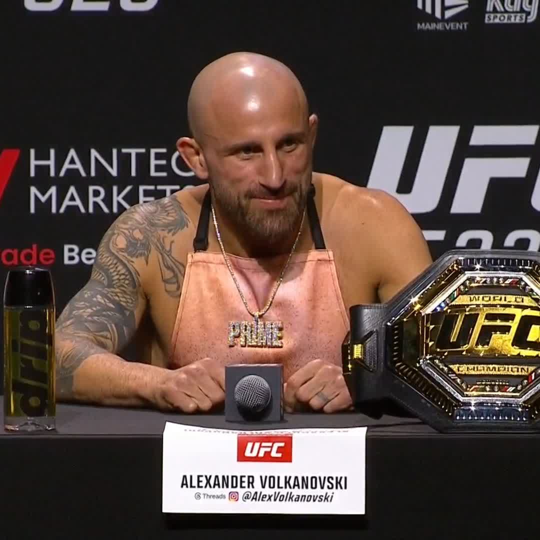 No plans of retirement for the champ 👏 [ #UFC325 | Alex Volkanovski ]