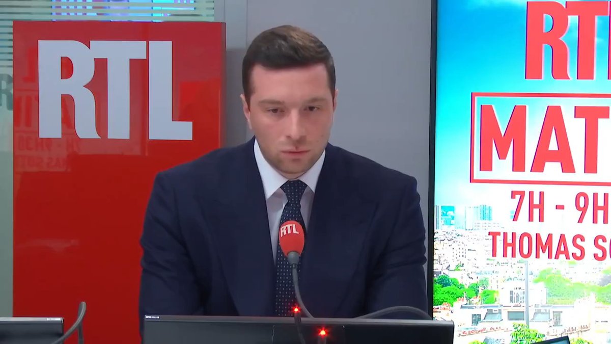 Le régime des Mollah en Iran est un régime totalitaire, qui fait régner la violence sur son peuple et qui soutient le terrorisme international. Ce régime doit tomber et je préfère qu'il tombe de l'intérieur, plutôt que par une intervention extérieure des États-Unis.