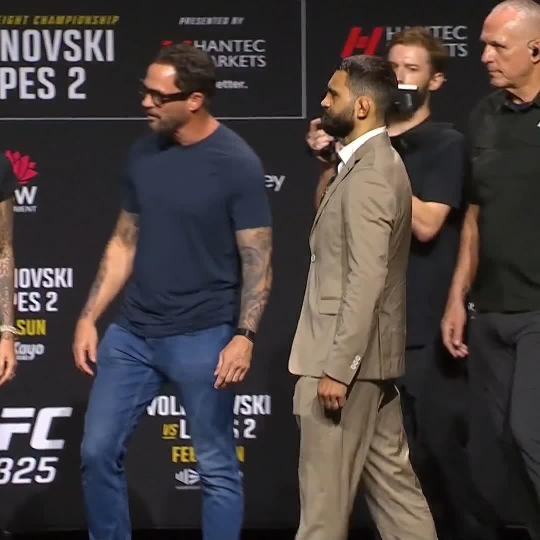 Scrapping in Sydney 🦘 Dan Hangman Hooker vs Benoît "God of War" Saint Denis [ #UFC325 | JAN 31 | 9pmET on Paramount+ ]