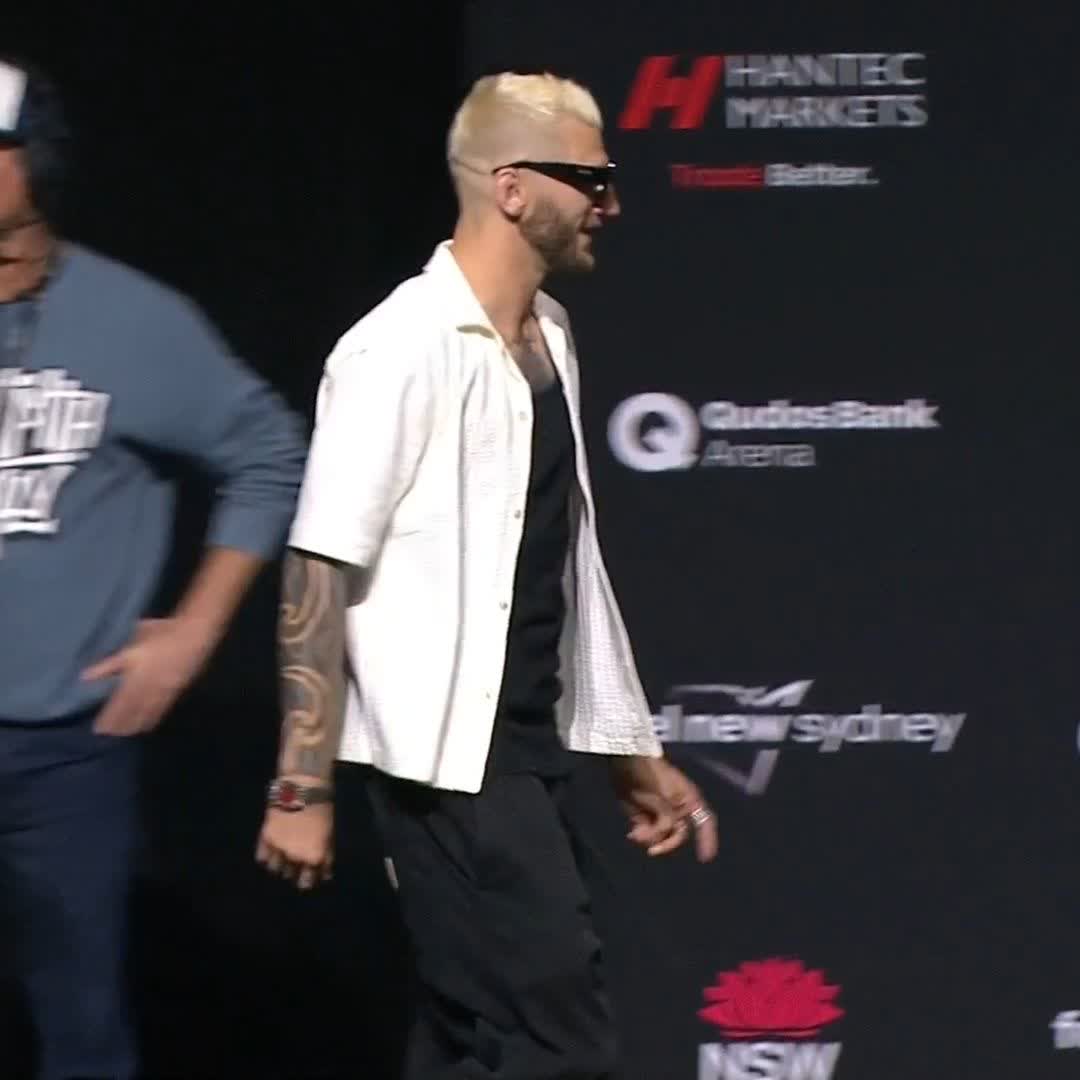 BENOÎT SAINT DENIS 🆚 DAN HOOKER LE PREMIER FACE À FACE ⚔️ c’est tout droit 🇫🇷