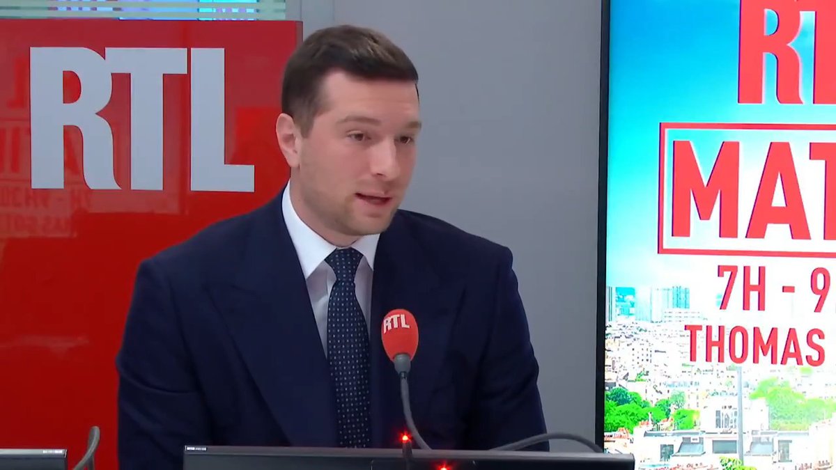 L'immigration est devenue hors de contrôle et je crains que, demain, la France ne soit plus la France. Notre priorité à la tête du pays sera de déclencher un référendum sur l'immigration, de suspendre le regroupement familial et de reprendre le contrôle de nos frontières.