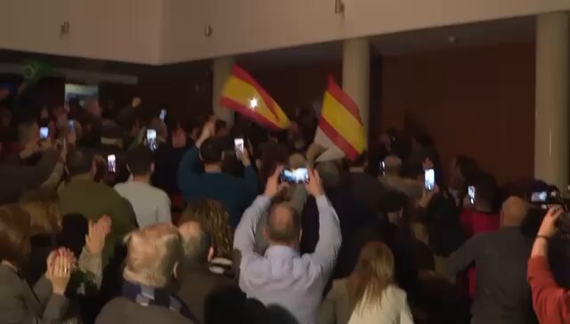 Abascal: “Los narcos no pueden estar más armados que la Guardia Civil porque con armas y con tiempo okuparán una provincia y luego se conviertirán en socios preferentes como Bildu”.