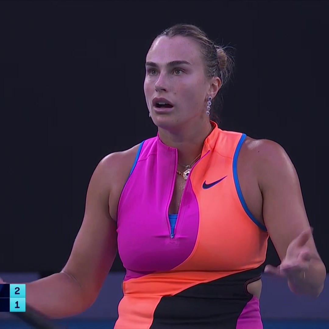 Aryna Sabalenka PÉNALISÉE pour « GÊNE » après un cri trop long sur ce point contre Elina Svitolina. 🚨 Vous êtes d’accord avec l’arbitre ? 🤔