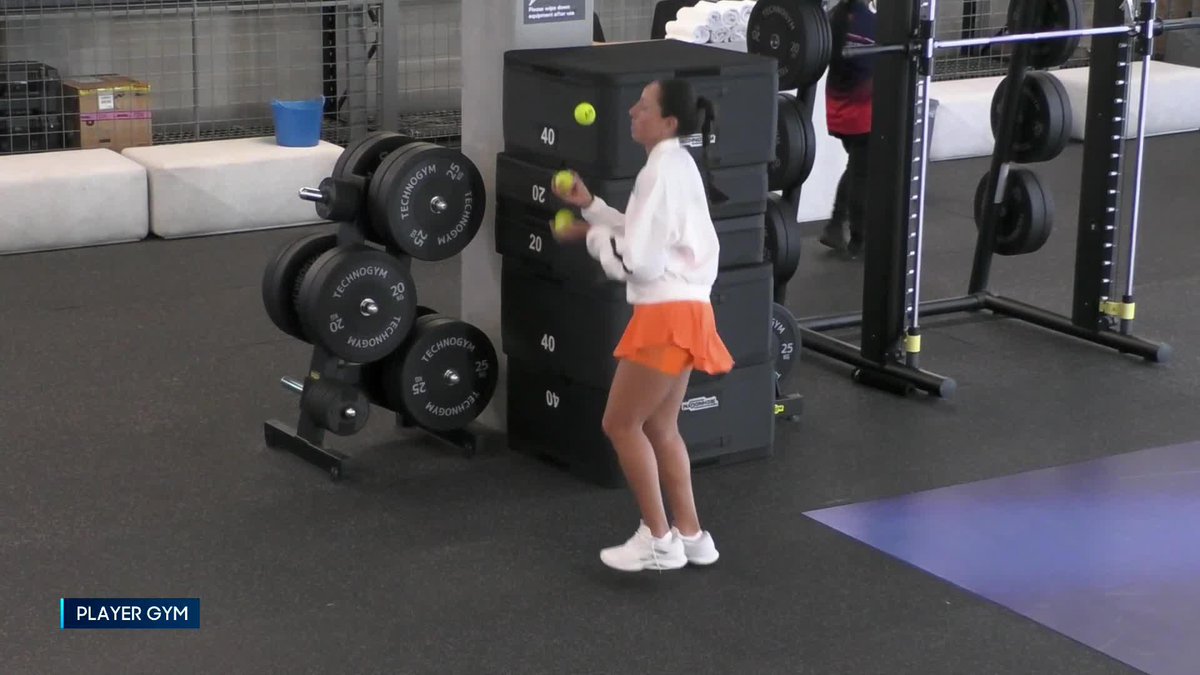 If you're wondering how Jess Pegula warms up for her second Slam semifinal 🎩 Wide World of Sports • ESPN • TNT Sports • WOWOWテニス • #AO26