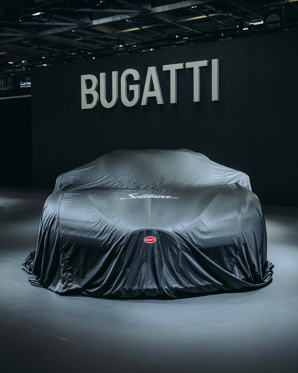 The F.K.P. HOMMAGE makes its first public appearance. A one-off Programme Solitaire creation, revealed alongside the original VEYRON and four La Maison Pur Sang-certified VEYRON examples, honoring 20 years of the VEYRON and Ferdinand Piëch’s vision. #BUGATTI #SOLITAIRE #VEYRON #RETROMOBILEPARIS2026 – WLTP: