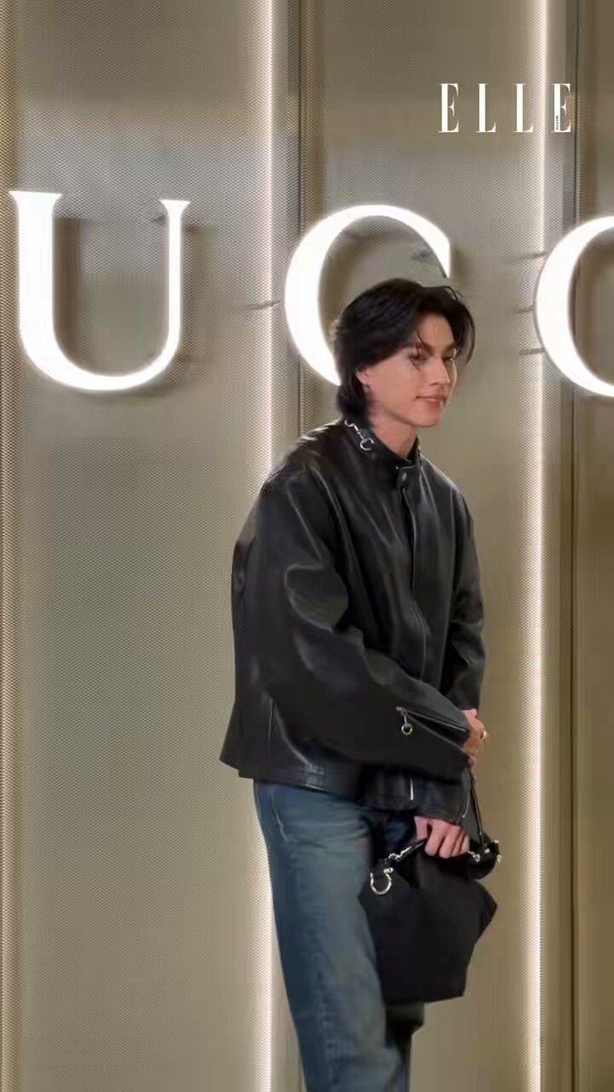หล่อสมมง! กลัฟ คณาวุฒิ Brand Ambassador ของ Gucci ประเทศไทย มาพร้อมความหล่อ กับการร่วมเฉลิมฉลองการเปิดตัวอย่างเป็นทางการของร้าน Gucci สาขา Central Embassy โฉมใหม่ #ELLEThailand #Gucci #GucciLaFamiglia #GucciCentralEmbassy #GucciLaFamigliaxGulf #GulfKanawut