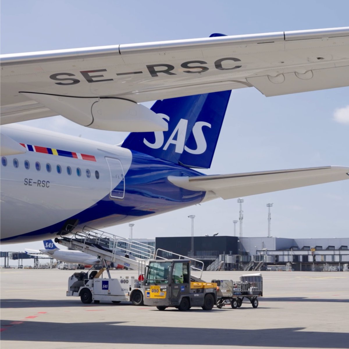 We’re expanding our longhaul network for Winter 2026/27! Fly direct from Copenhagen to Dubai (daily) and Phuket &amp; Krabi (2–3x weekly). Dubai returns for the first time since 2011, and Thailand gets brand-new nonstop connections. ▶️