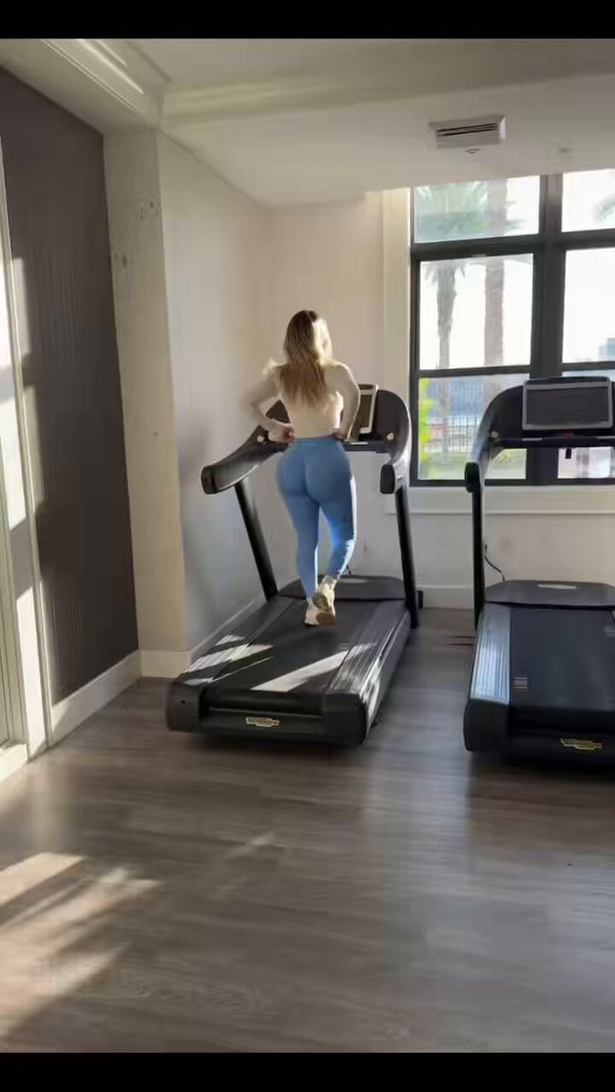 Vicky surely has the best body 🤯😍