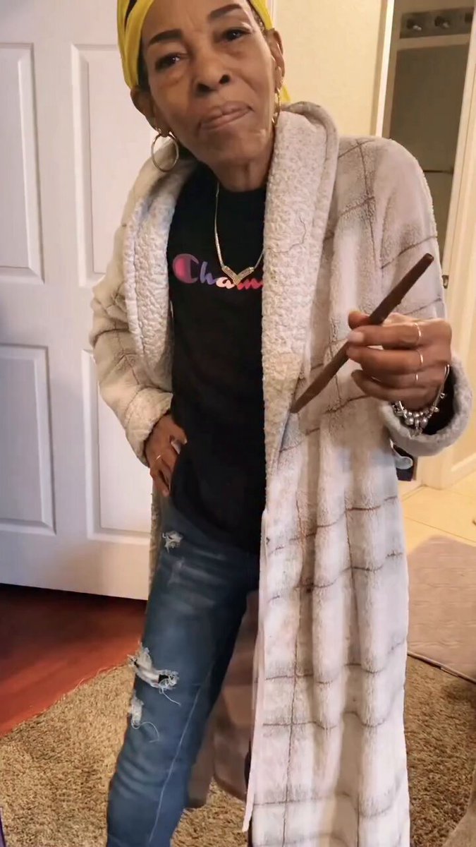 Granny done rolled an Extendo😂