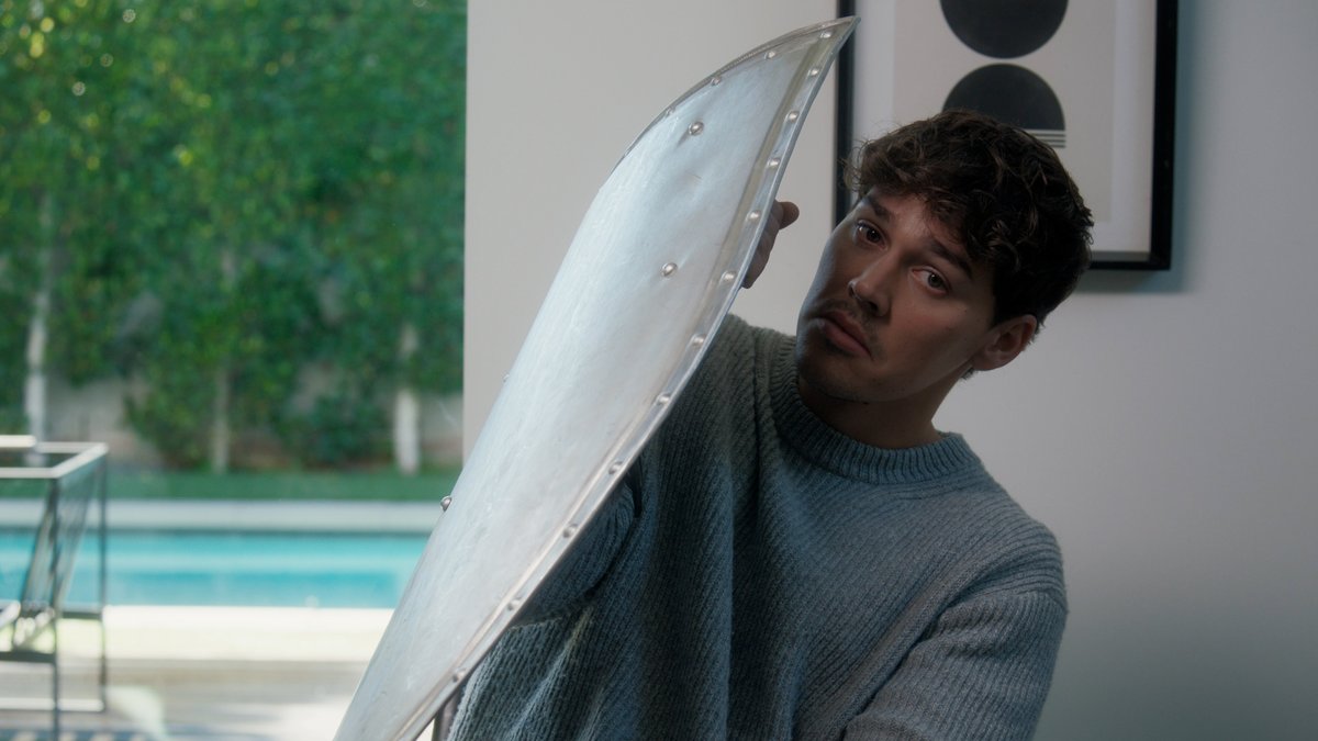 .Noah Beck, who needs an assistant when you can have a squire? #AKOTSK