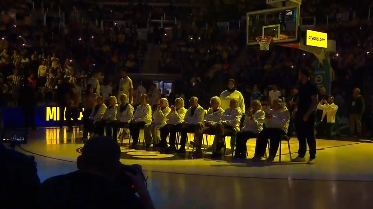 .Fenerbahçe Beko showcasing why One Team Euroleague is so important as they take part in the OneTeam week 👏 Spreading positivity in the community for all ages! #PowerOfTeam I #WeAreAllOneTeam