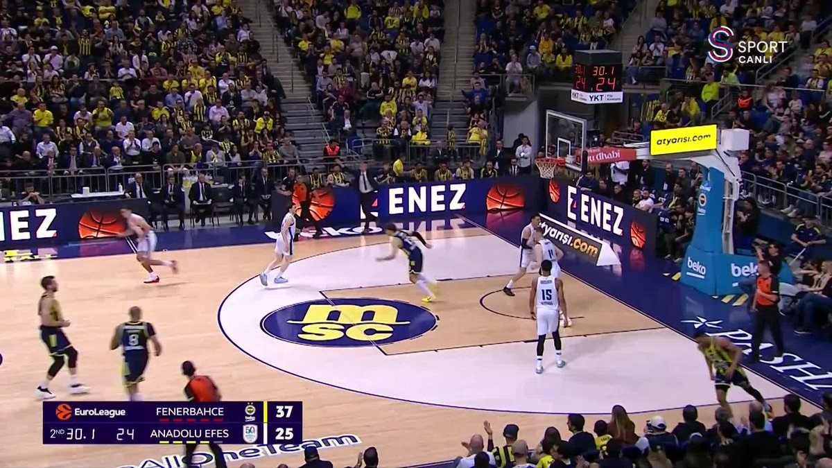 İlk yarıda Wade Baldwin 🔸 8 sayı 🔸 6 asist