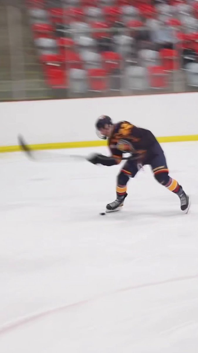This fake shot move is UNREAL. 🤯 (🎥: IG/faria_flicks93, 🏒: IG/lucas__matheson)