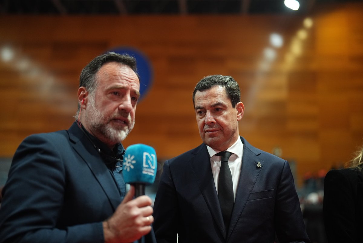 Respeto, dolor, transparencia y verdad. Me siento muy orgulloso de la lección de dignidad que ha vuelto a dar Huelva y el pueblo andaluz en este funeral. #Andalucía va a seguir arropando a los afectados por esta terrible desgracia. #MisaVíctimasAdamuz