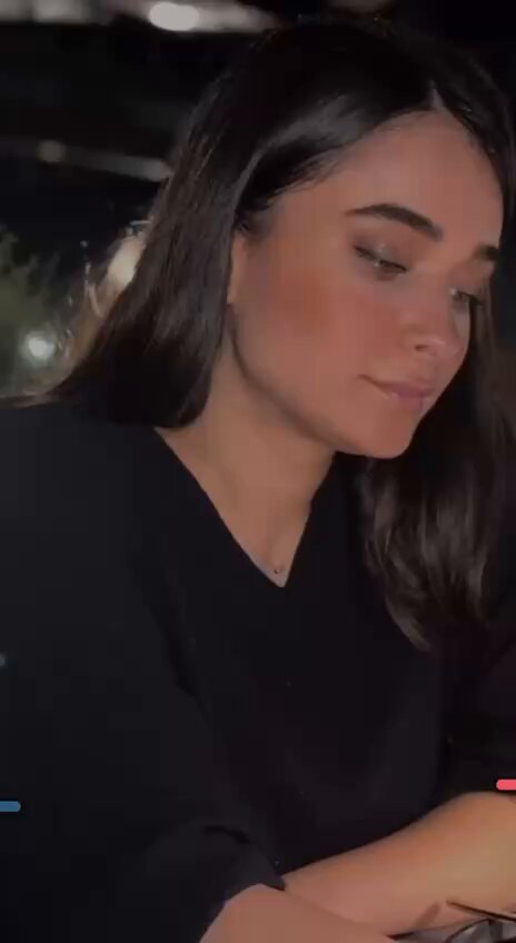 ELLE S’APPELAIT Negin Ghadimi et avait 28 ans. Cette jeune femme originaire de Téhéran a été tuée vendredi 9 janvier 2026 à Tounekabon, dans le nord de l’#Iran, par un tir des forces de sécurité. Elle est morte dans les bras de son père. Source : Iran Human Rights (IHRNGO)