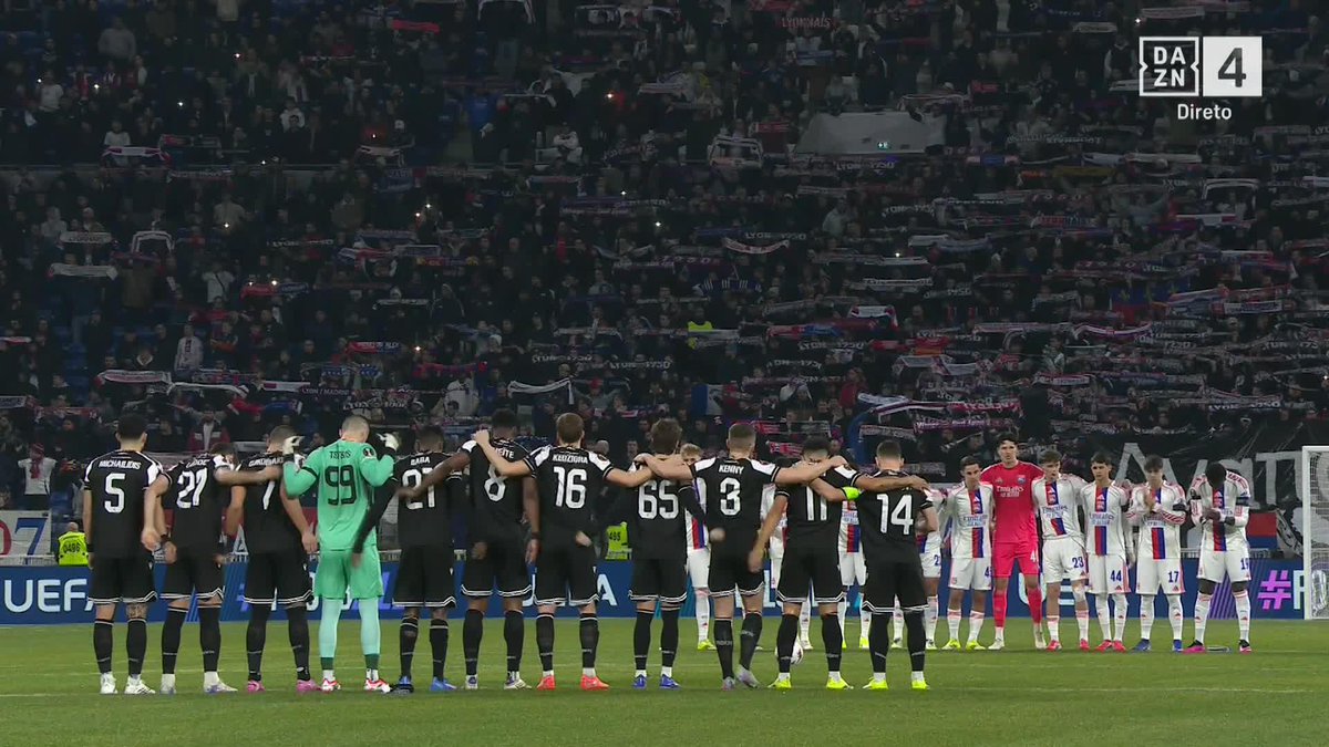 O minuto de silêncio em homenagem dos adeptos do PAOK vítimas de um acidente de viação 🤍 #DAZNEuropa