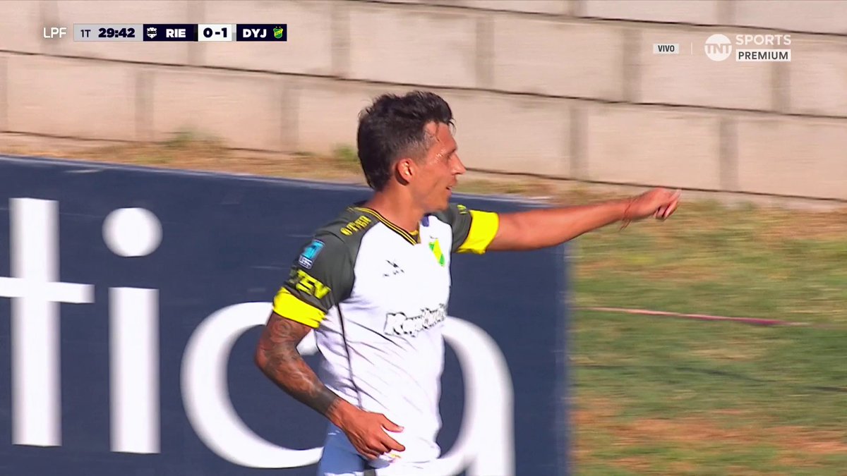 🔝🎩 LA SUTILEZA DE RUBÉN BOTTA PARA EL 1-0 DE DEFENSA Y JUSTICIA ANTE DEPORTIVO RIESTRA. 🕺 Y con baile incluido en el festejo.