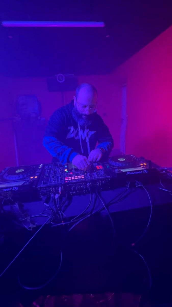 On bon début de dj… 🤣🤣🤣🫣🫣🫣