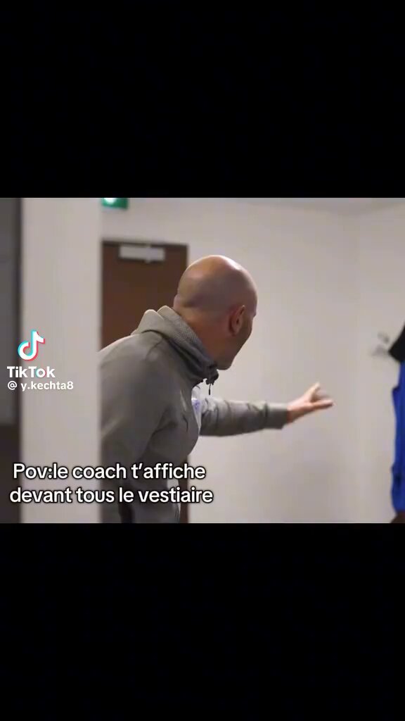😒😒😒 Dire que ce mec fait la pluie et le beau temps au club, tu veux signer dans un club pro, lâche-moi le… On discute