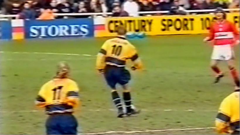 Some incredible Dennis Bergkamp passes from the 1997/98 season 😍