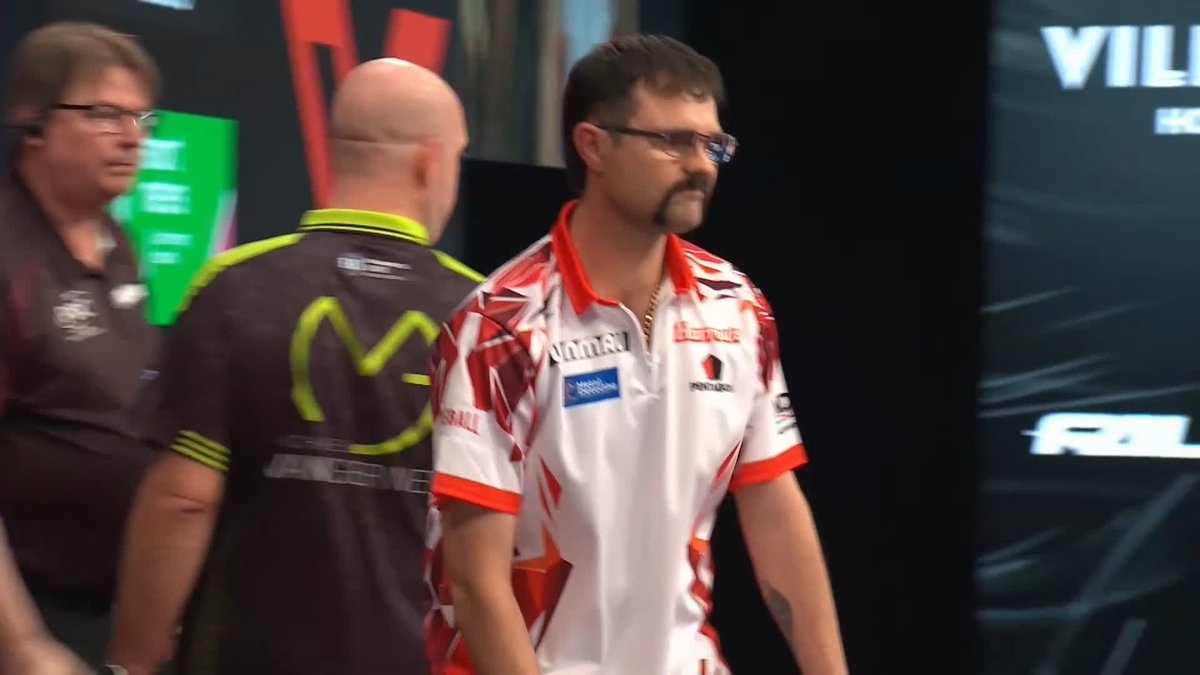 HETA TOPPLES VAN GERWEN! Damon Heta stuns Michael van Gerwen in Milton Keynes! The Australian number one delivers an accomplished display of doubling to eliminate the five-time Masters champion! 📺 #WinmauWorldMasters
