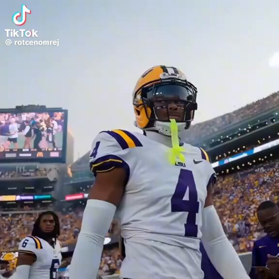 Hand that #4 over Witherspoon 🤣