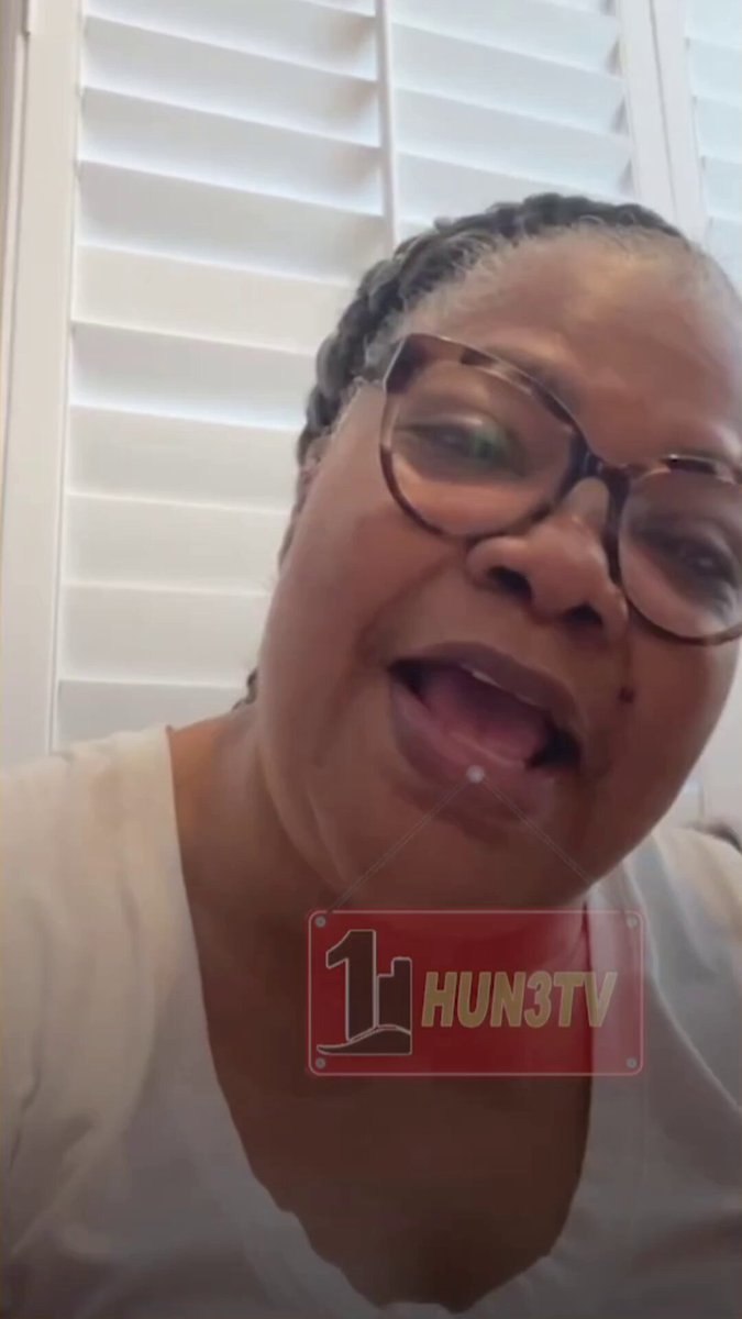 Mo’Nique reveals her issues with religion as she opens up about watching her gay uncle be mistreated by her family and gets emotional while reflecting on how her grandchildren will be able to watch The Parkers TV show after she’s gone. 🎥 1hun3TV/YouTube