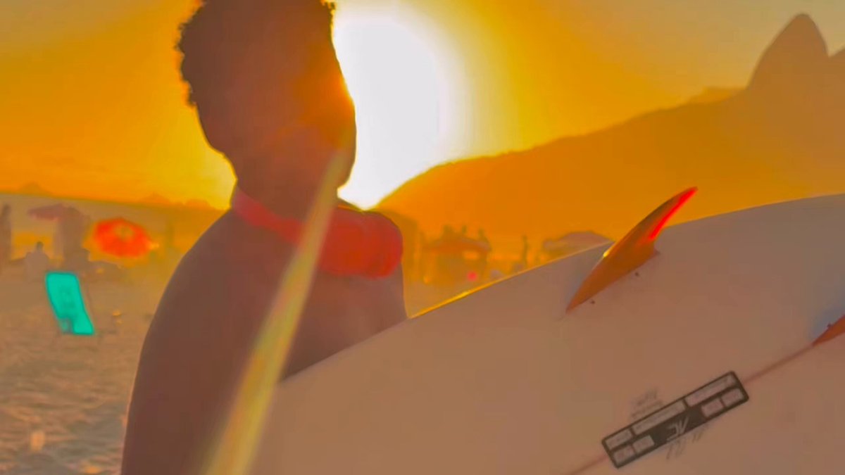 🚨 Robert, o futuro príncipe do pop brasileiro, lançou o hit do verão "Calor do Seu Corpo".