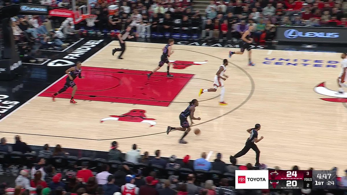 Kevin Huerter starts 2/2 from three 🔥 Kevin Huerter | Chicago Sports Network