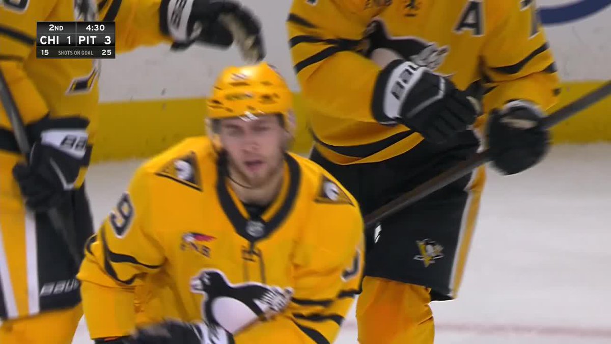 Wotherspoon DESTROYED Bertuzzi and then Chinakhov finishes it on the other end! 🚨 Chinakhov had 3 goals in 29 games in Columbus, but he now has 6 in 14 games in Pittsburgh 😳