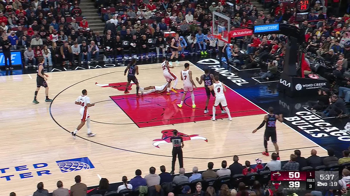 MATAS BUZELIS PUTBACK. MB | Chicago Sports Network