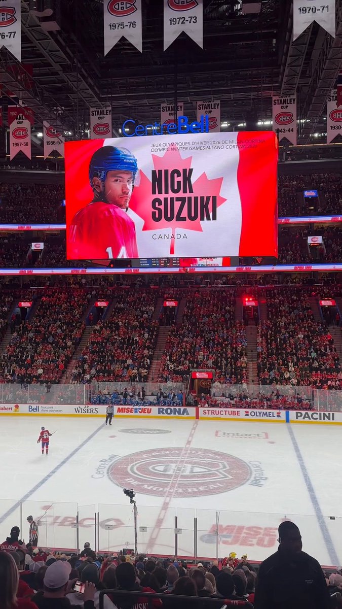The Canadiens Montréal honored their Olympians during tonight's game! 🔵⚪️🔴