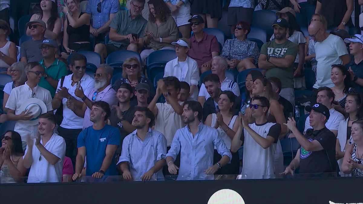 From Paris to Melbourne, Mladenovic/Guinard will always have their fans with them 👏