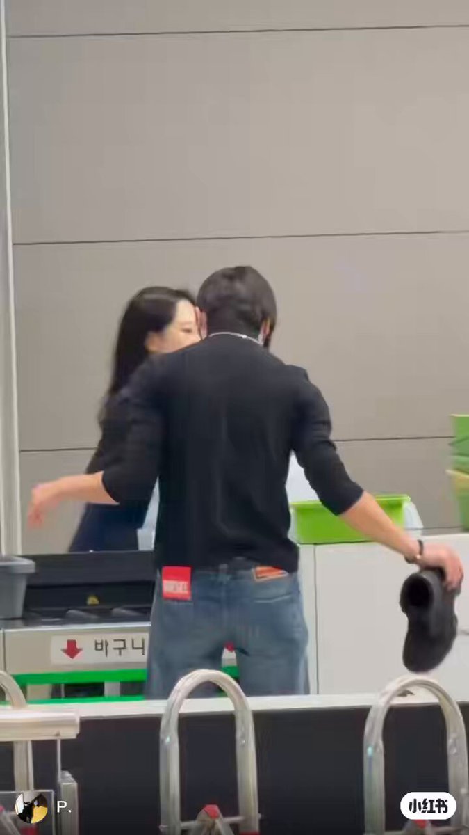 퍼엉.. (폭발하는소리)