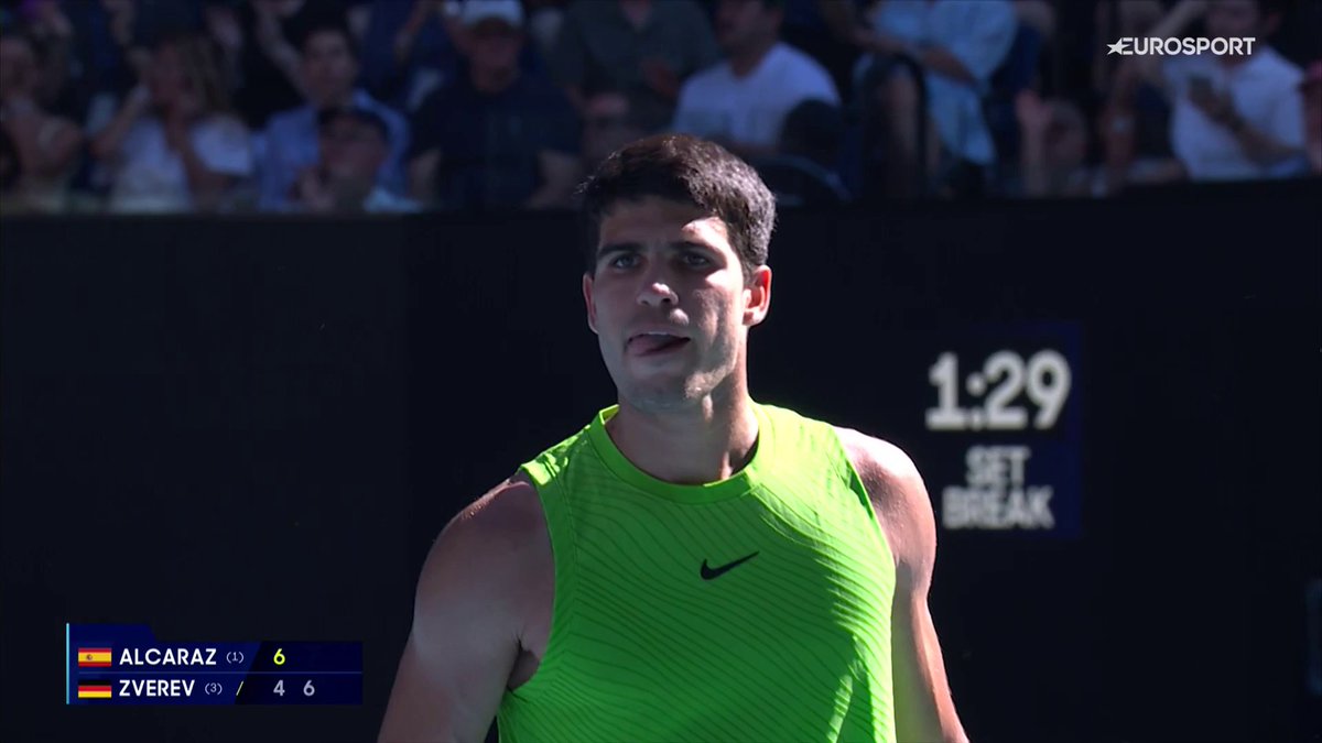 FARMEANDO AURA 🫡 Alcaraz, a un paso de la final (6-4, 7-6). #AusOpen #AO26