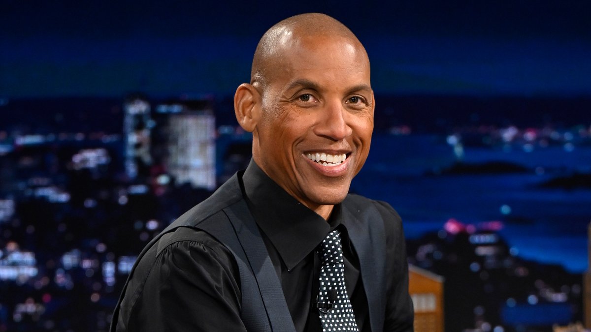 .Patrick Dempsey crashes Reggie Miller's interview to teach him the dance from Can't Buy Me Love for his upcoming father-daughter dance 🥹 #FallonTonight
