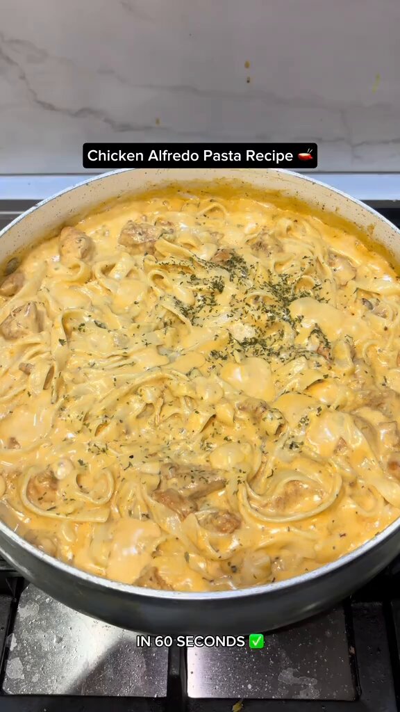 Creamiest Chicken Alfredo Pasta Recipe! 🫕
