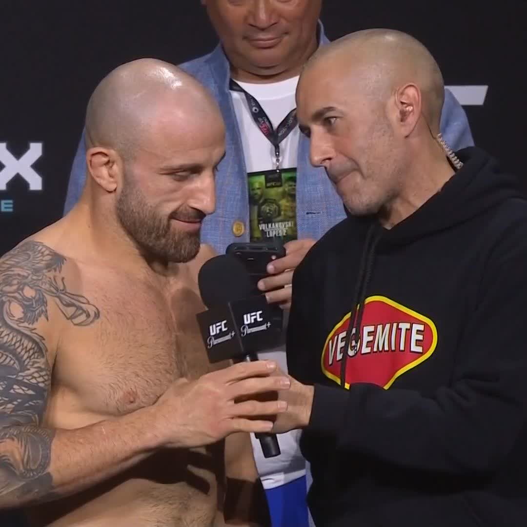 "YOU'S ARE IN FOR A TREAT" 💪 [ #UFC325 | @AlexVolkanovski ]