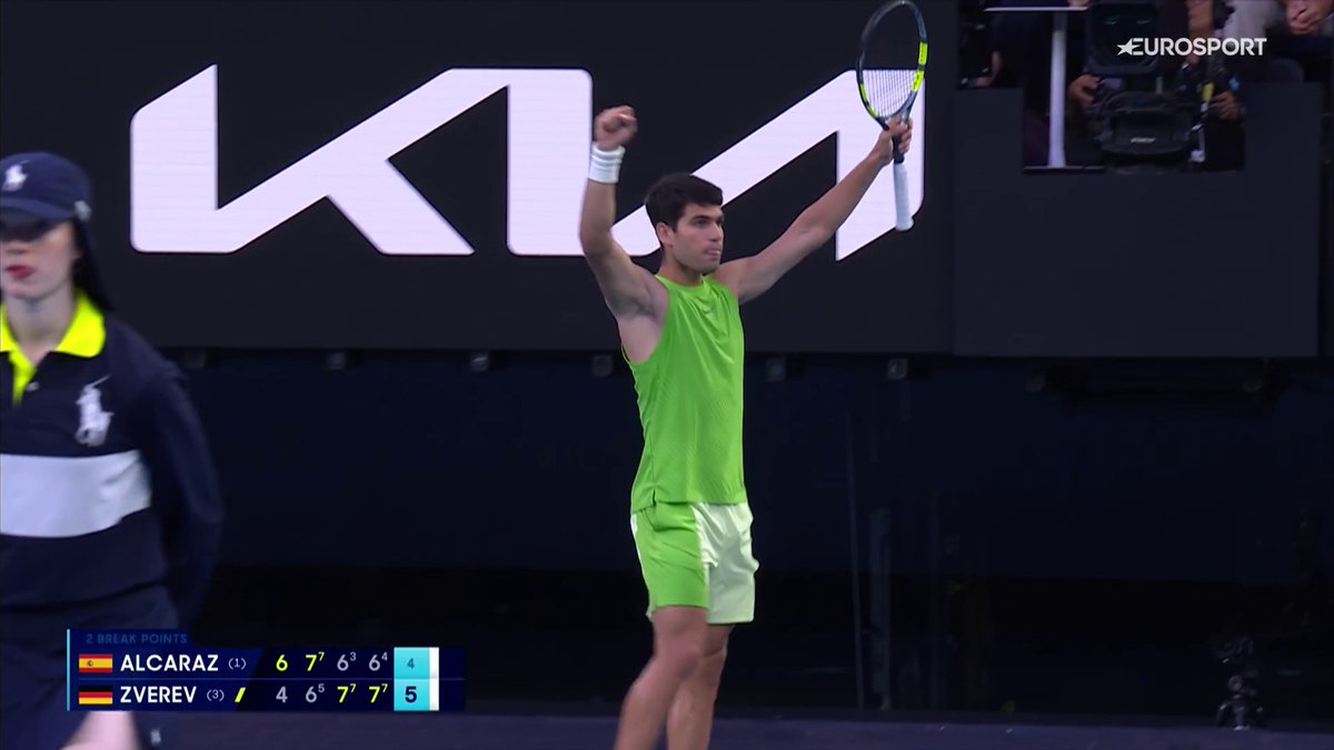 No estaba muerto. Estaba de parranda. Carlos Alcaraz recupera el break y sigue vivo. ¡VAMOS! 💪💪💪 #AusOpen #AO26