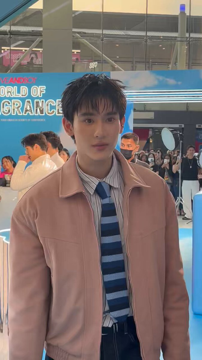 : วันนี้น้องบุ๊คทาลิปสีอะไร 🍅:สีชมพู : เอ้าคิดว่าสีอะไรขนาดน้วย สวยอะไรขนาดนี้ 🍅: เอ้าคิดว่าศรีแสง //กุตายยยยยย FORCEBOOK WITH EVEANDBOY #EVEANDBOYXFORCEBOOK #eveandboyworldoffragrance2026