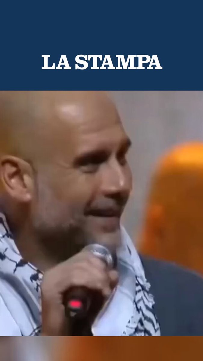 "Penso a cosa si chiederanno i bambini di Gaza: 'Dove sono? Venite ad aiutarci'. E finora non l'abbiamo fatto". Così l'allenatore del Manchester City Pep Guardiola, con indosso una kefiah, dal palco dell'evento benefico 'Act x Palestine' a Barcellona. #Guardiola #Gaza