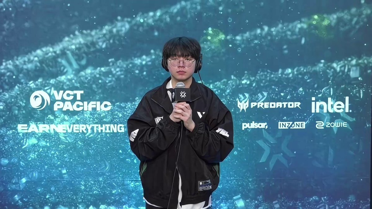 Match 1 試合後の選手インタビュー🎙️ VARREL VARREL VALORANT から Klaus VARREL Klaus 選手にお越しいただきました‼ 河野海樹「応援しております‼VARRELファイティン👊」 Klaus「ありがとうございます💕」 #VCT #VCTPacific 2026 Kickoff DAY 6
