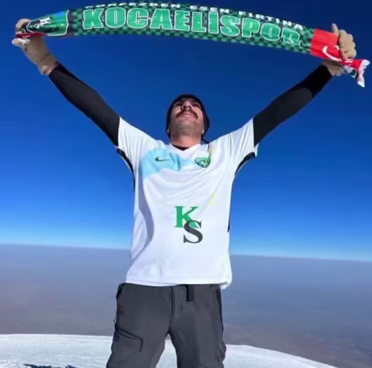 “Merhamet edin efendim” “Kocaelispor deplasmanı çok zor” “Bu taraftar ne abi” “Ben hayatımda böyle tribün görmedim” “Bunlar nerden geldi lige ya” “Bir puan alalım şükredelim” “Şampiyonluk yarışından kopacağız”